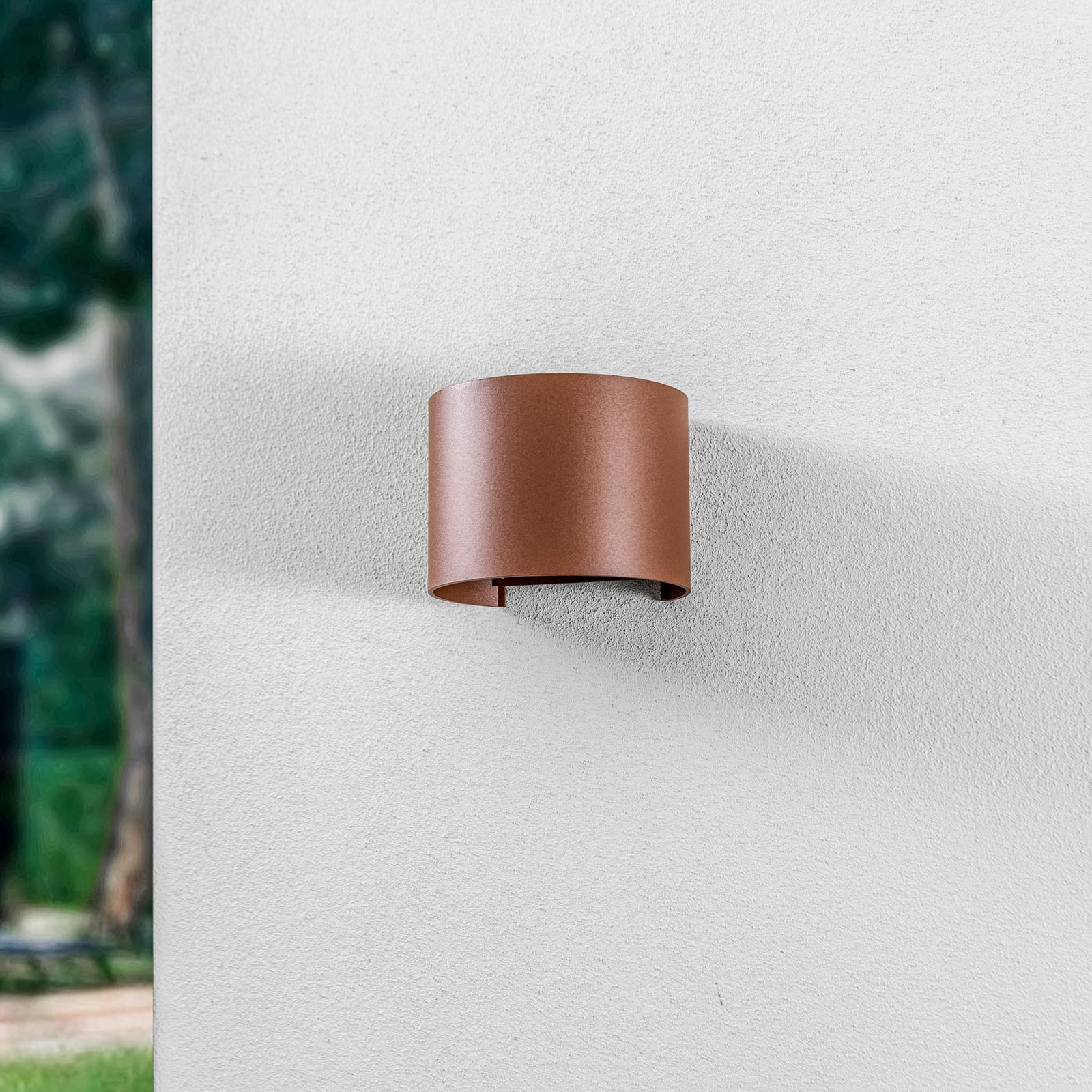 LED utevegglampe Nivar rund rustfarget metall detalj
