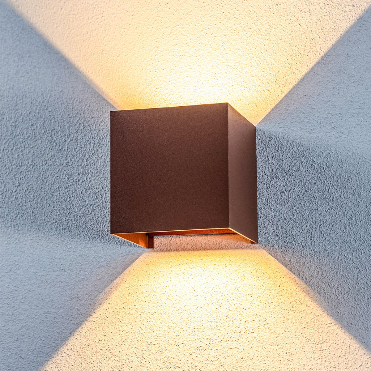 LED utevegglampe Nivar firkantet rustfarget metall forfra