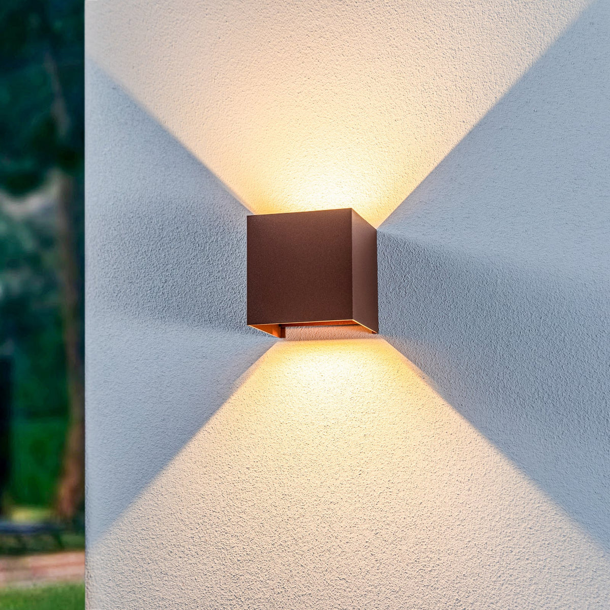 LED utevegglampe Nivar rustfarget metall bakside