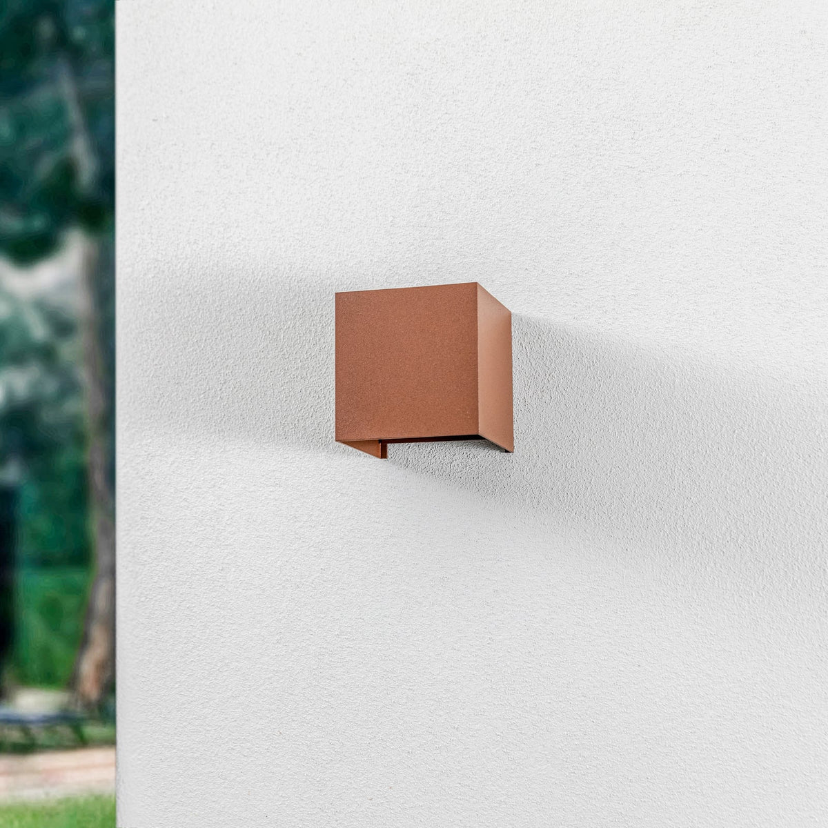 Detalj av LED utevegglampe Nivar rustfarget metall