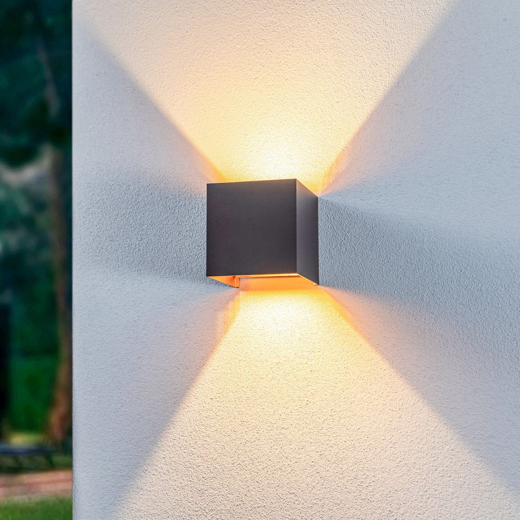 LED utevegglampe Nivar firkantet svart/gull sett bakfra