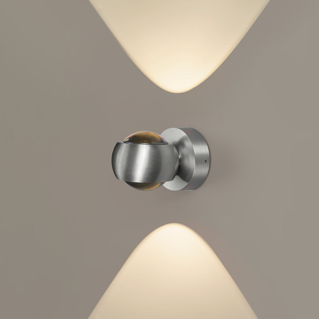 Detalj av LED utevegglampe opp og ned dimbar CCT IP54 aluminium