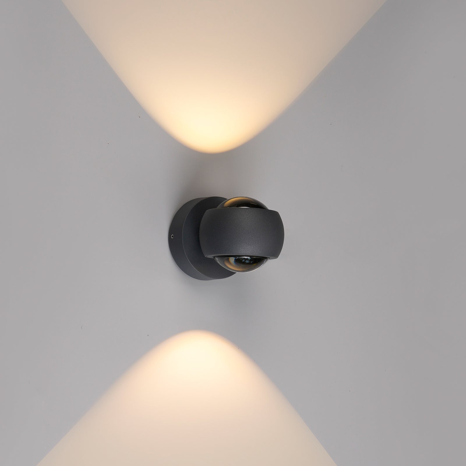 Montert LED utevegglampe opp og ned dimbar grafitt CCT IP54 - LCD på vegg