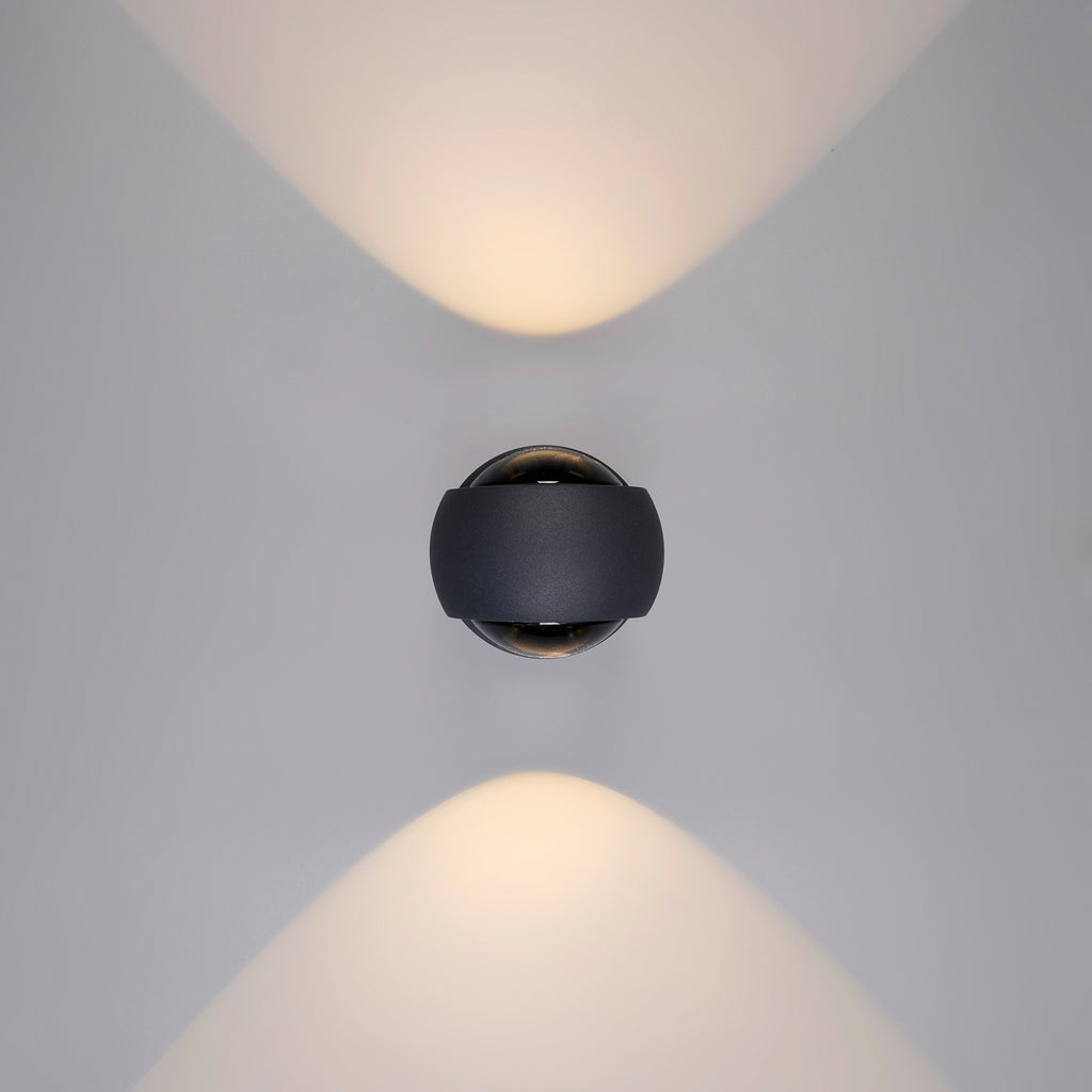 Nærbilde av LED utevegglampe opp og ned dimbar grafitt CCT IP54 - LCD