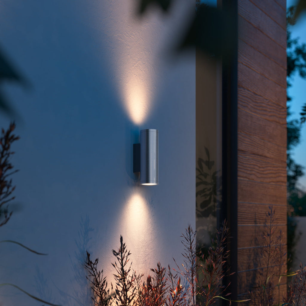 LED utevegglampe opp og ned rustfritt stål RGB IP44 dimbar - Philips Hue lysdetalj