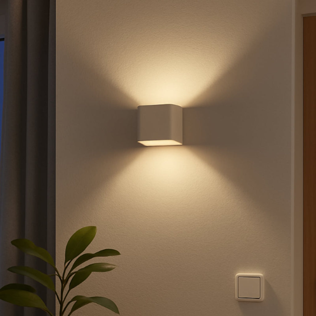 Detalj av LED utevegglampe oppladbar med bevegelsessensor hvit IP44 - FH Lighting