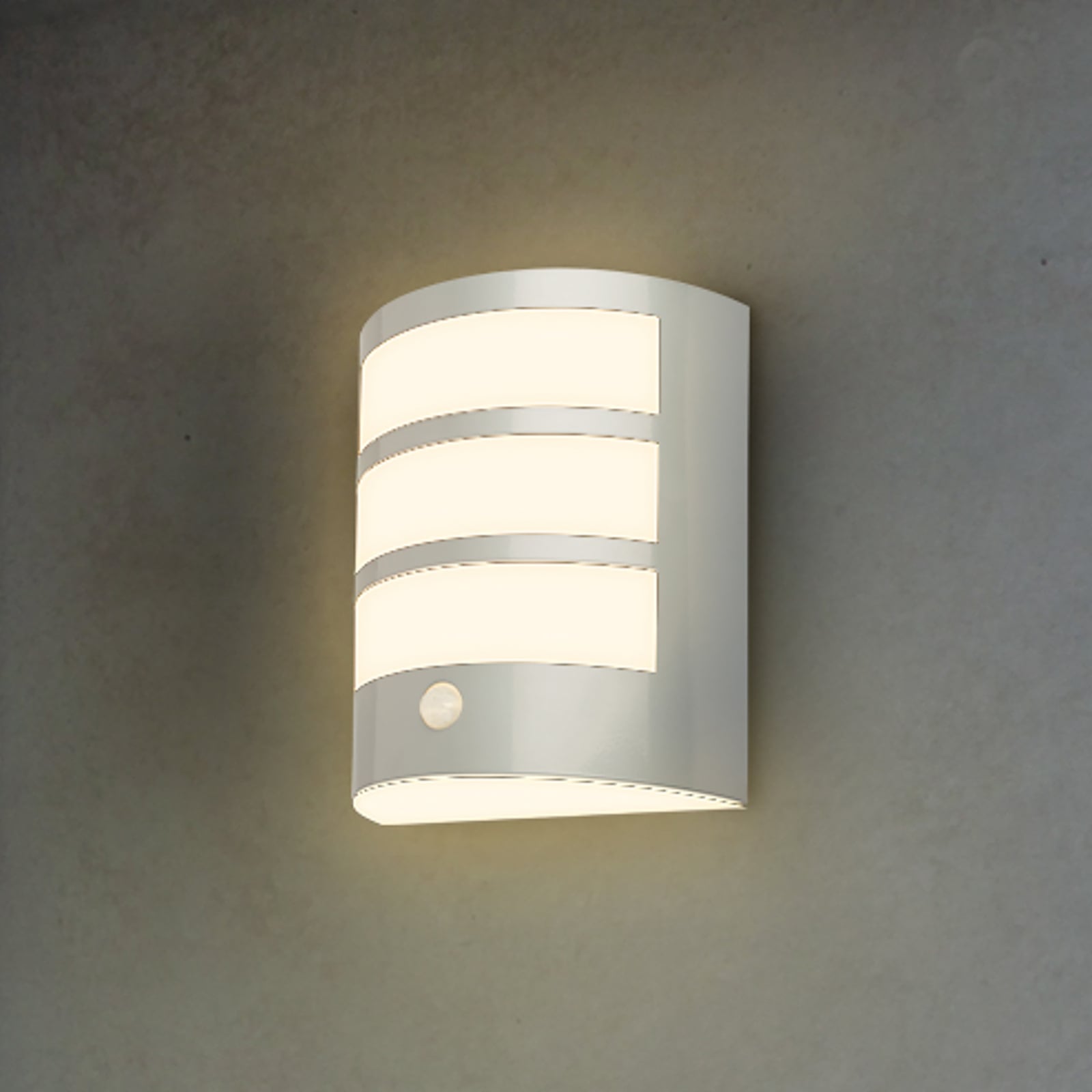 LED utevegglampe oppladbar med bevegelsessensor matt krom Briloner forfra