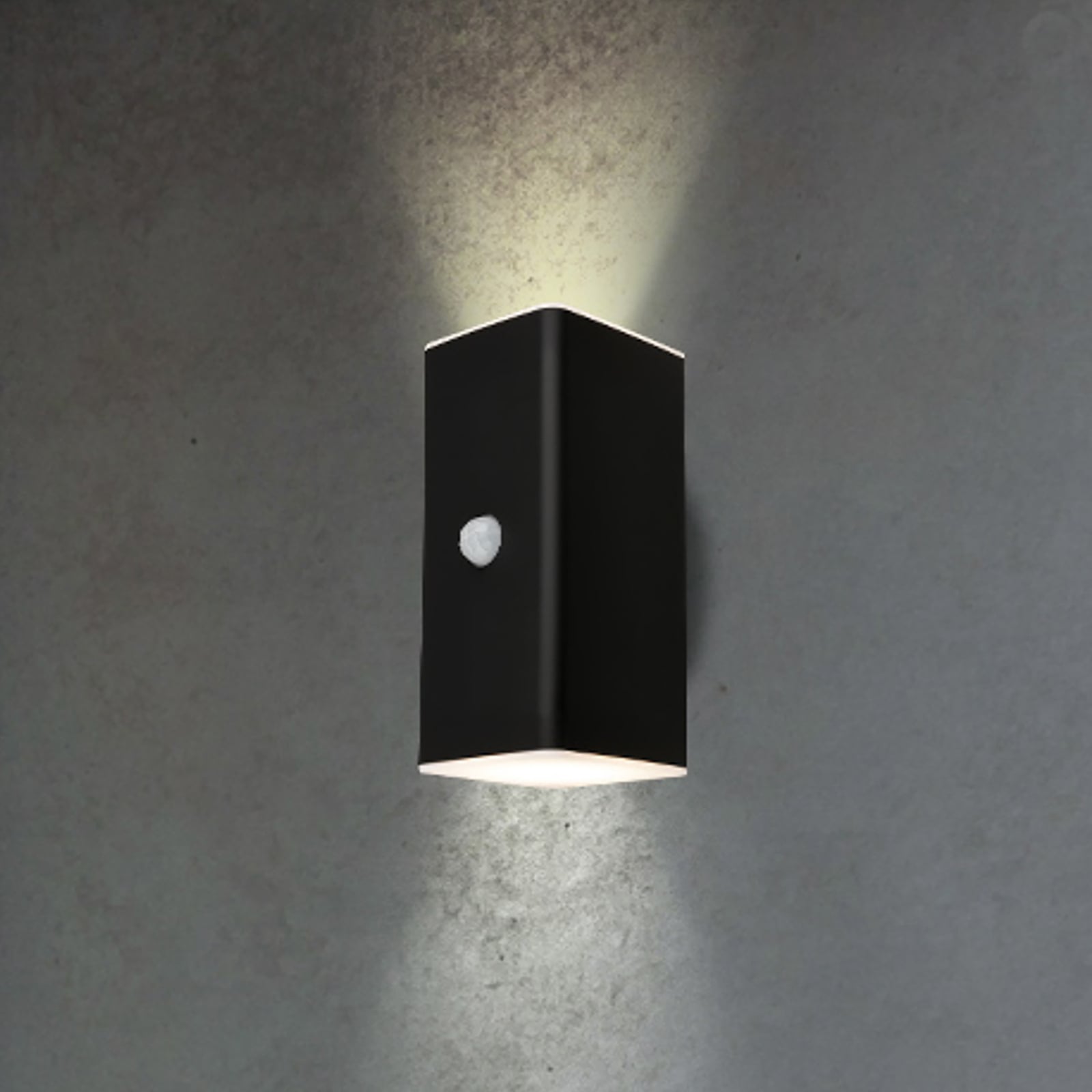 LED utevegglampe oppladbar opp/ned svart med bevegelsessensor IP44 Briloner forfra