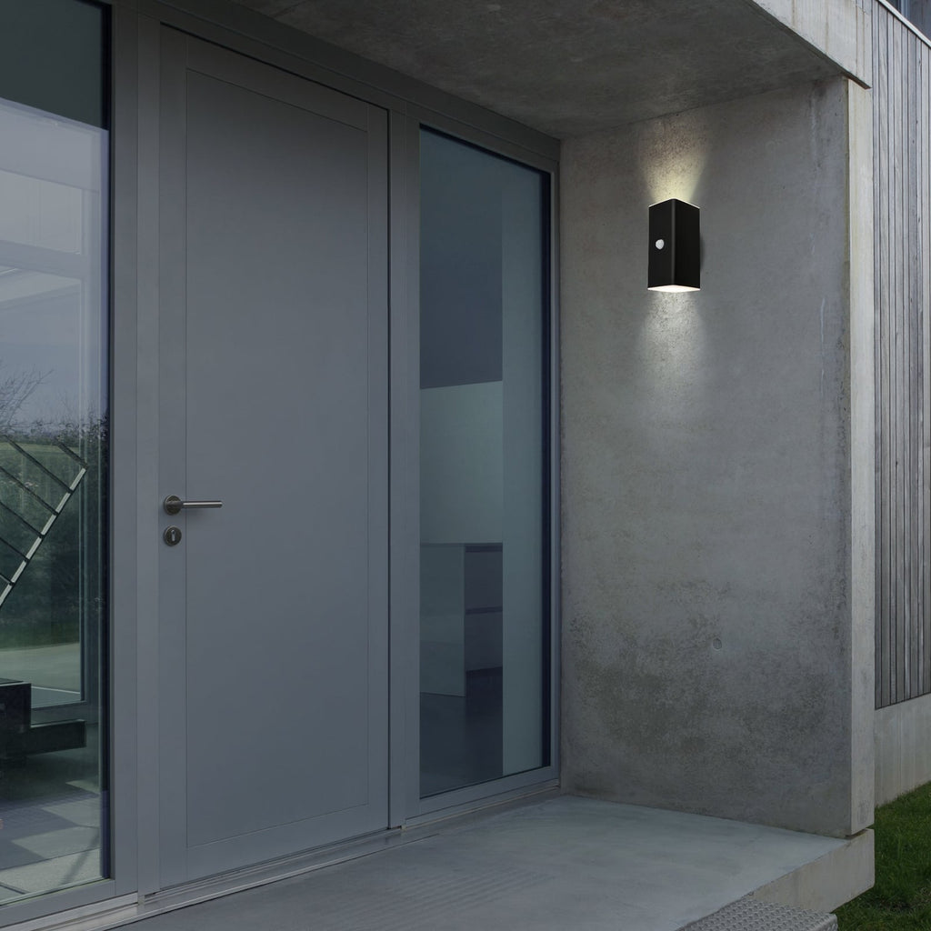 LED utevegglampe oppladbar opp/ned svart med bevegelsessensor IP44 Briloner bakside