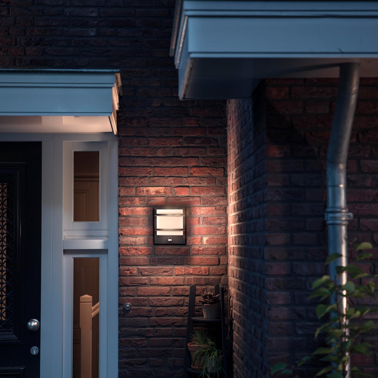 Detaljbilde av LED utevegglampe Petronia med bevegelsessensor