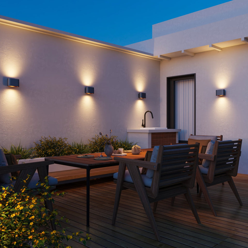 Bakside av LED utevegglampe Potenza opp og ned svart og gull