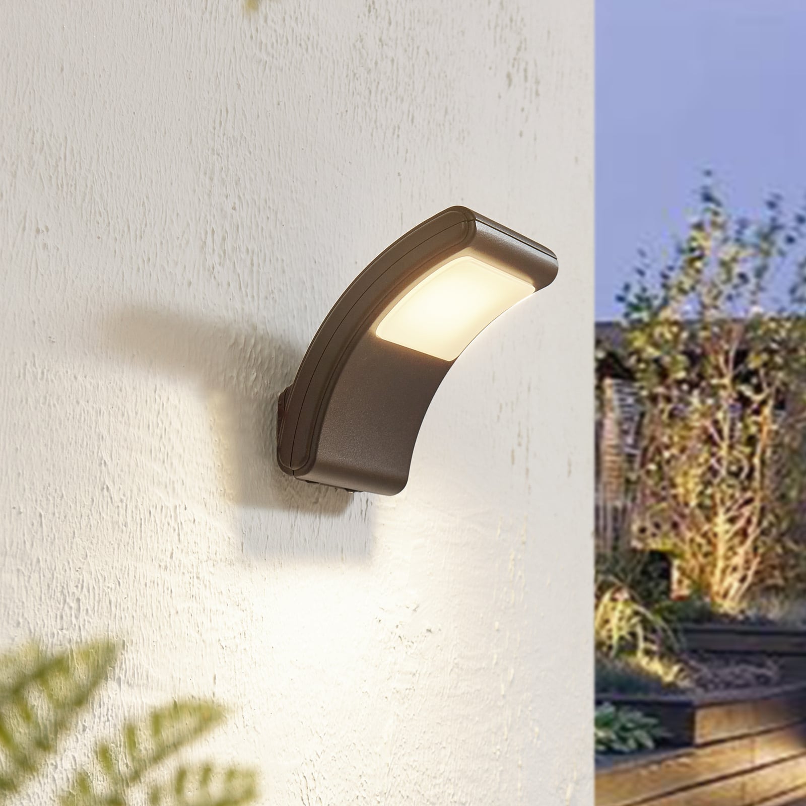 LED utevegglampe Radane kantet mørkegrå IP54 front