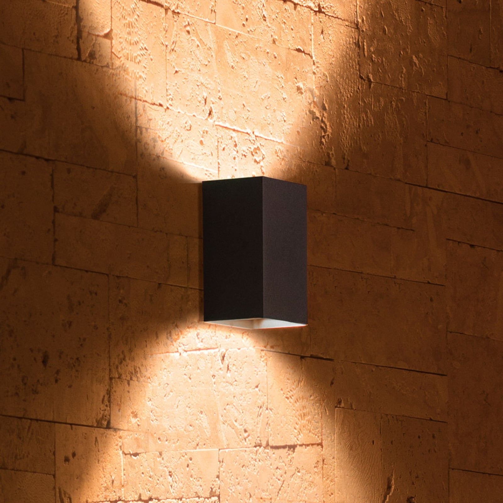 LED utevegglampe Resonate opp/ned RGBW svart IP44 - Philips Hue