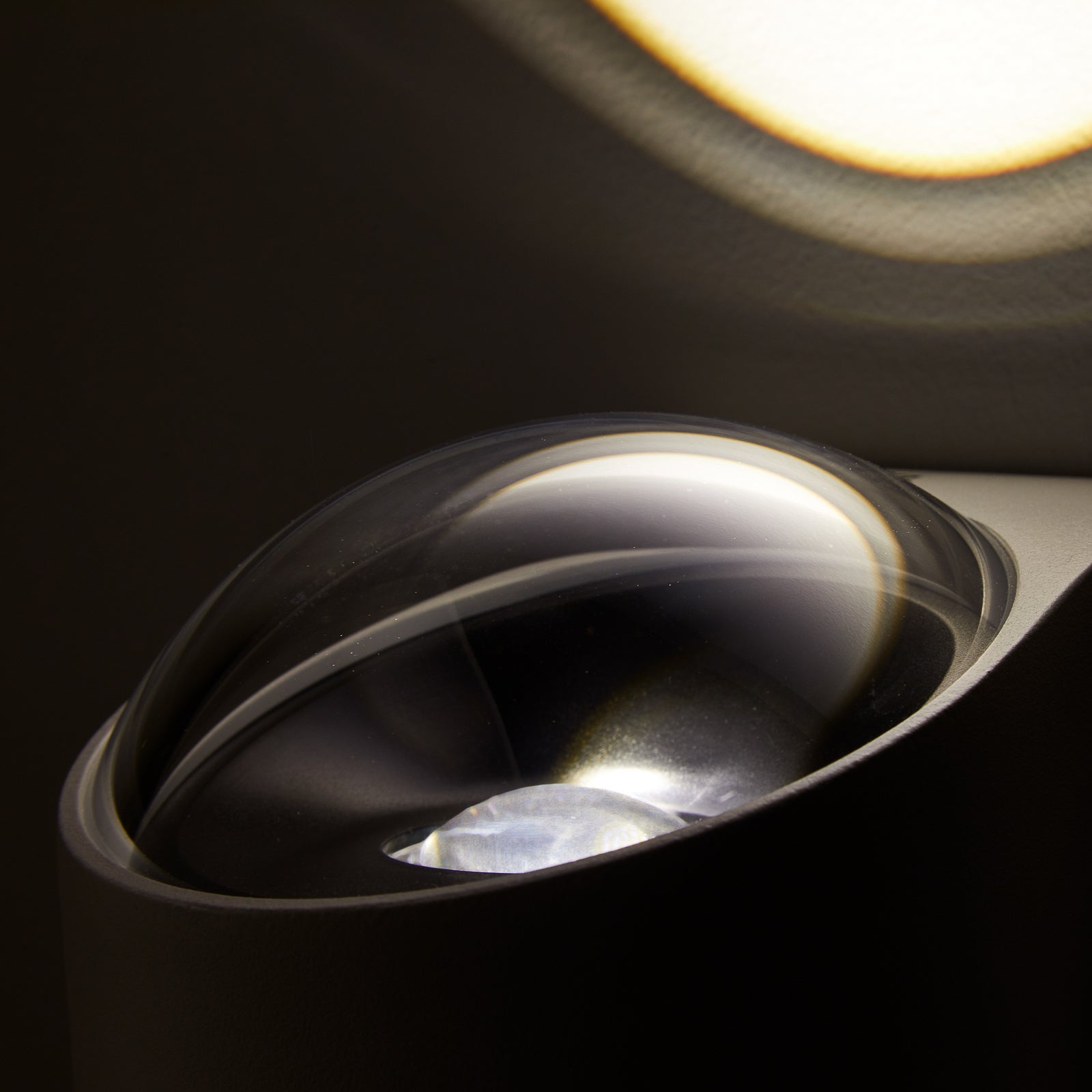 LED utevegglampe Saga opp og ned svart IP65 montert