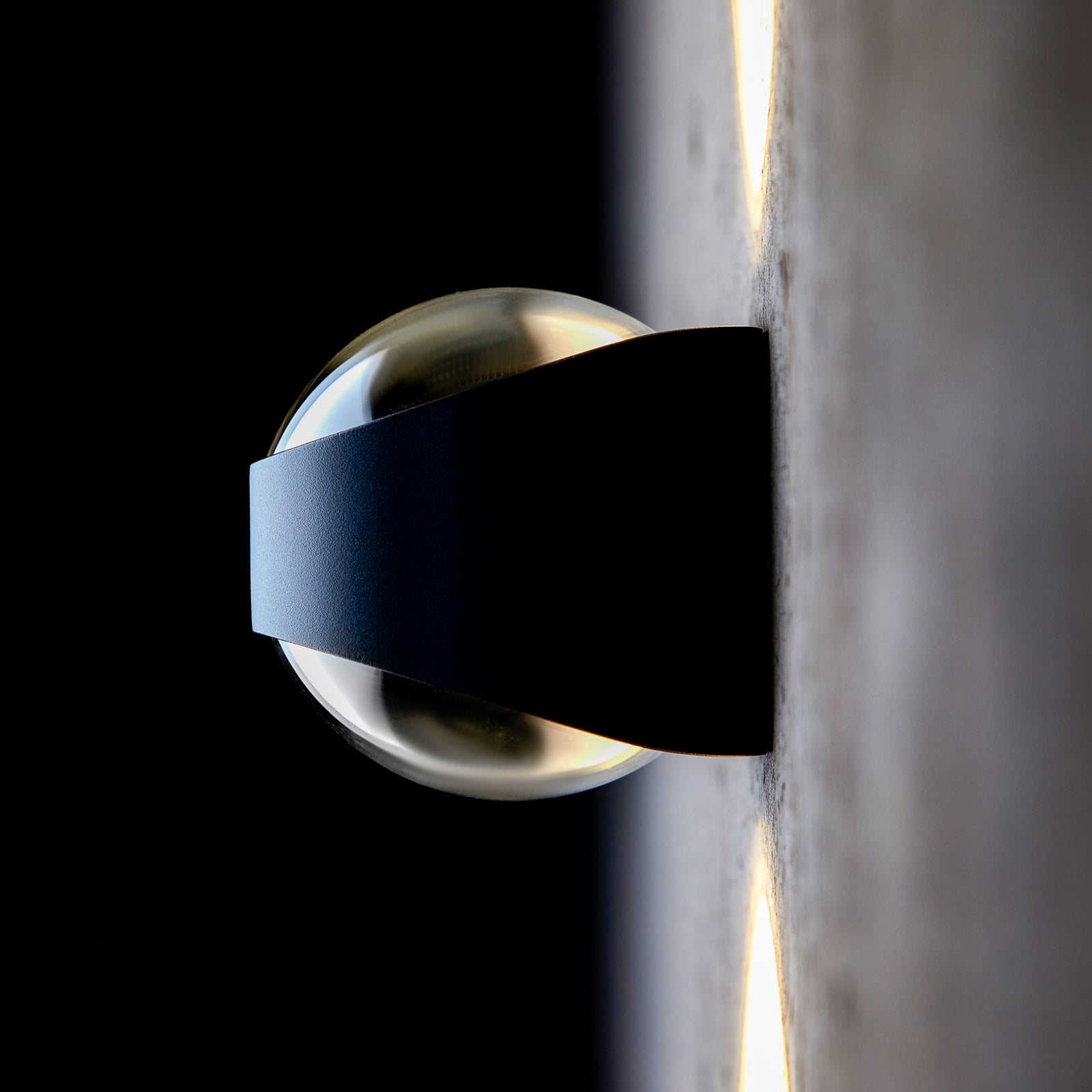 LED utevegglampe Saga opp og ned svart IP65 side