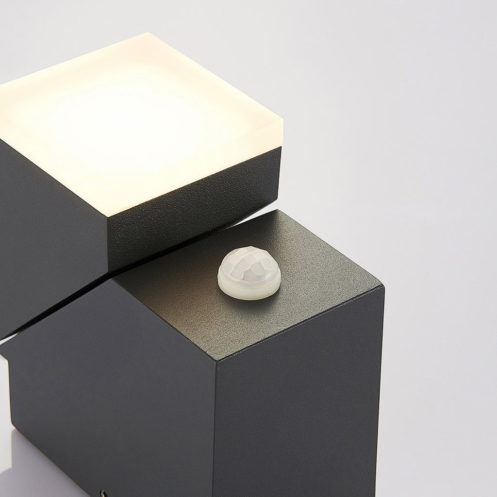 LED utevegglampe Sally med bevegelsessensor antrasitt IP54 nærbilde av lampe