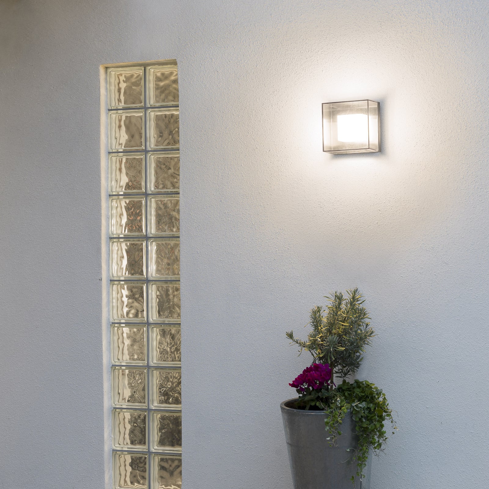 LED utevegglampe Sanremo kvadratisk grå montert på vegg
