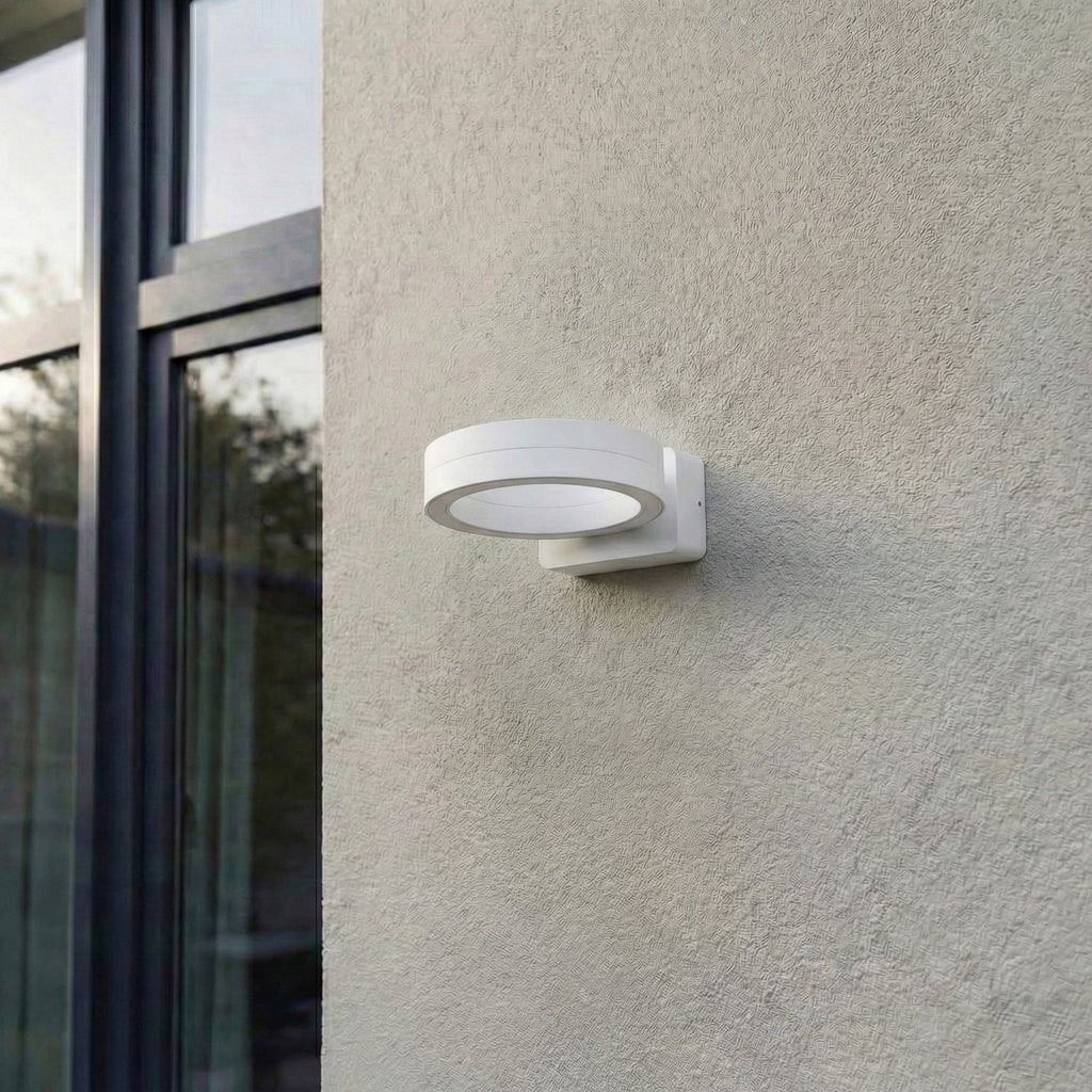 LED utevegglampe Selviro ringformet hvit montert på vegg
