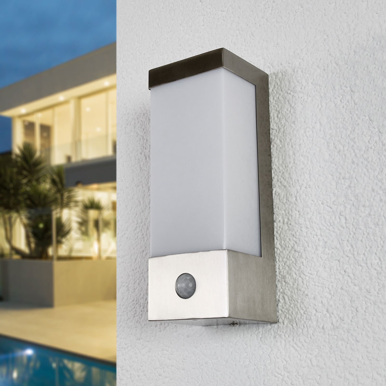 Bakside av LED utevegglampe Severina med bevegelsessensor