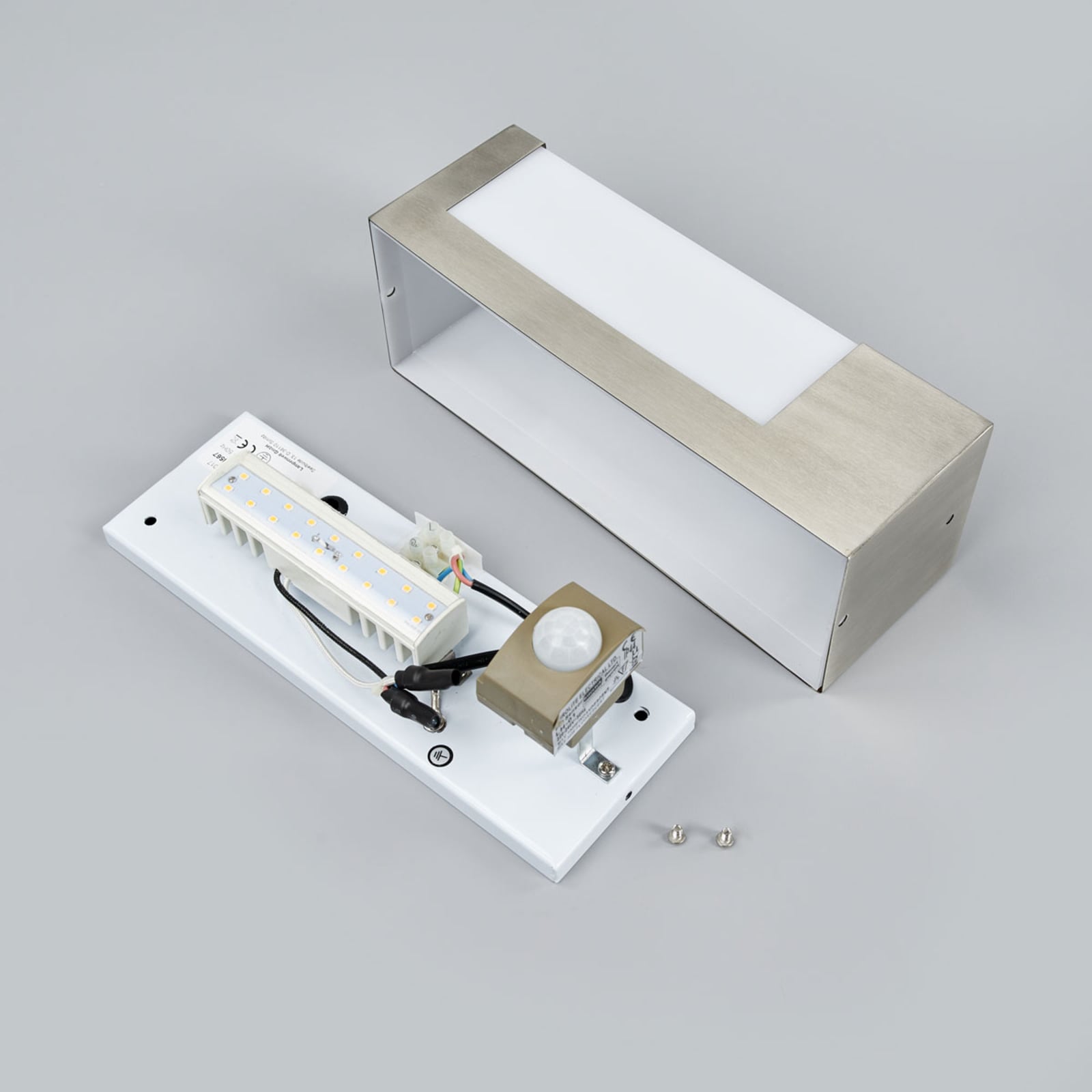 LED utevegglampe Severina med bevegelsessensor og IP44-beskyttelse