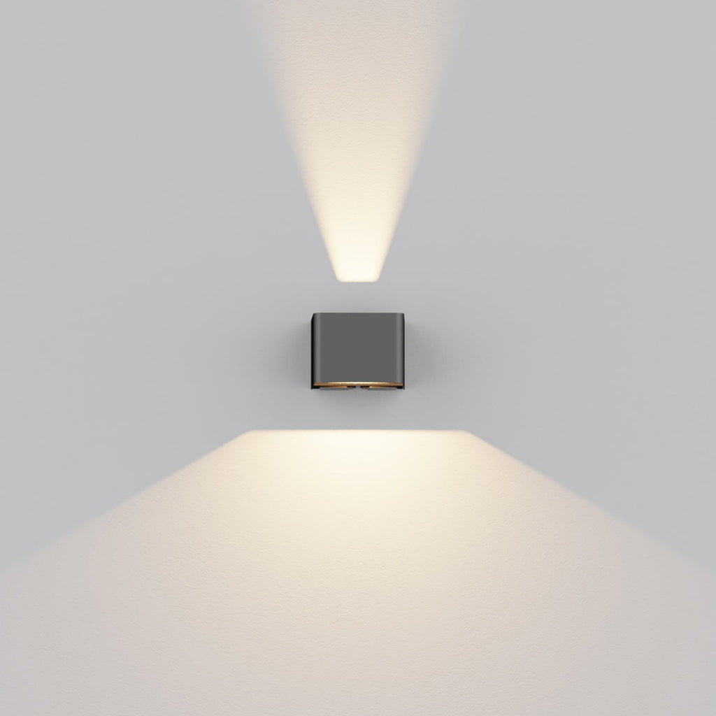 LED utevegglampe Shadow opp/ned dimbar CCT med stikkontakt IP54 lysdetalj