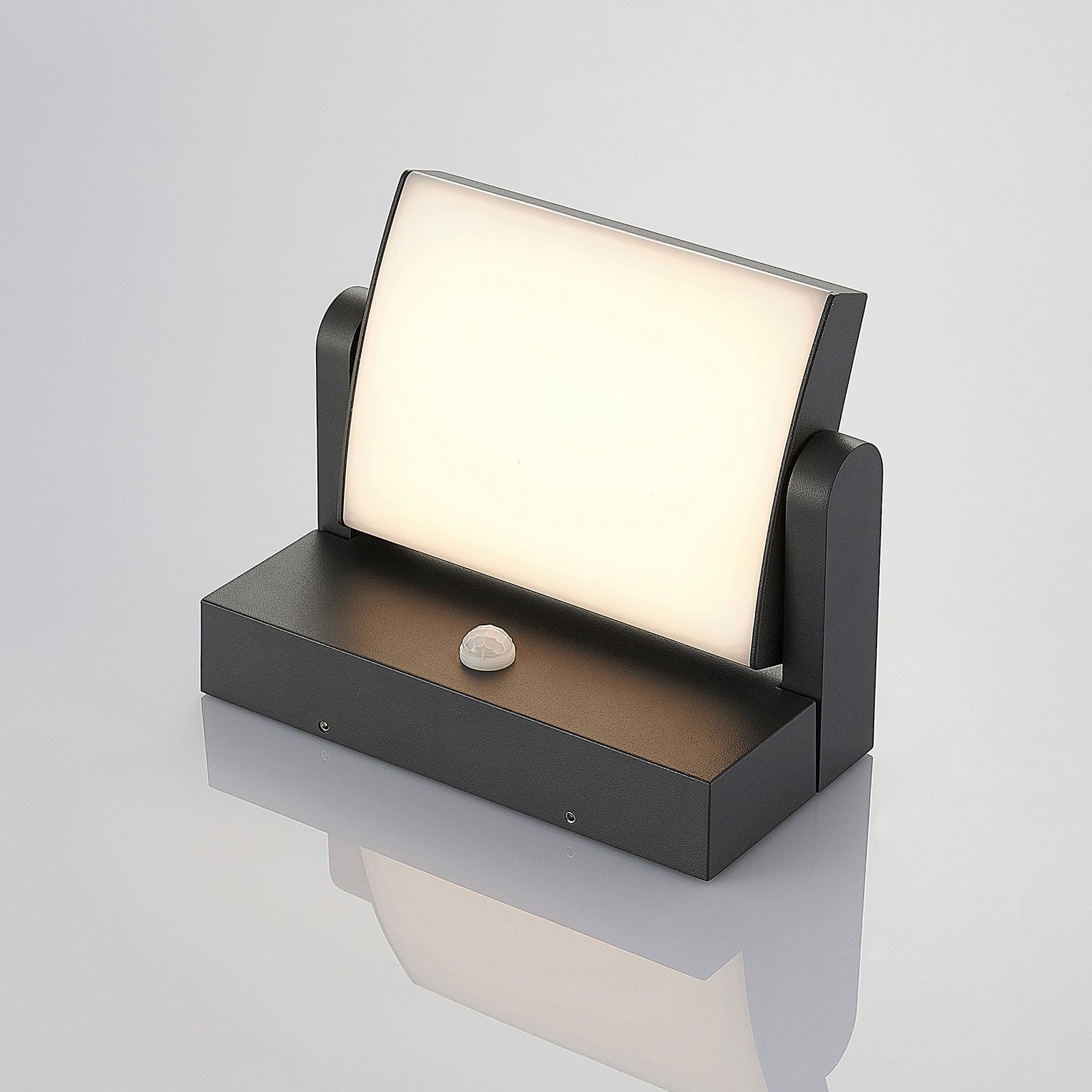 LED utevegglampe Sherin 2er-sett svingbar med sensor IP54 lysdetalj