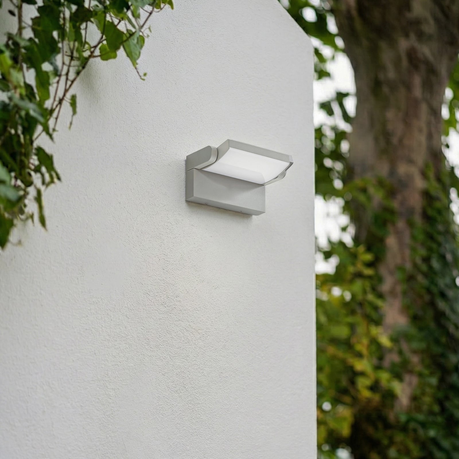 LED utevegglampe Sherin svingbar lysgrå IP54 10,8W montert på vegg
