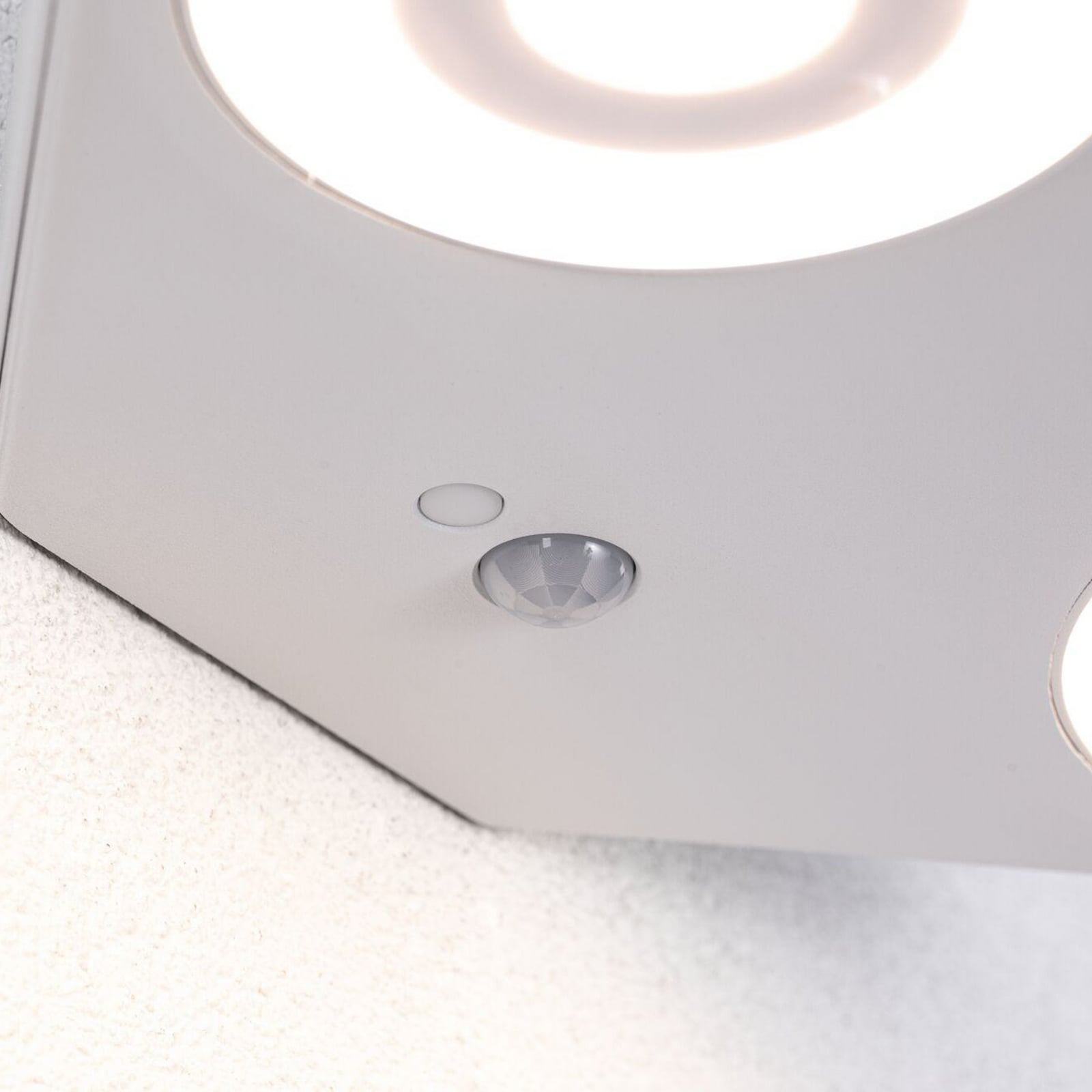 Nærbilde av LED utevegglampe Silma 2-lys med bevegelsessensor hvit IP44