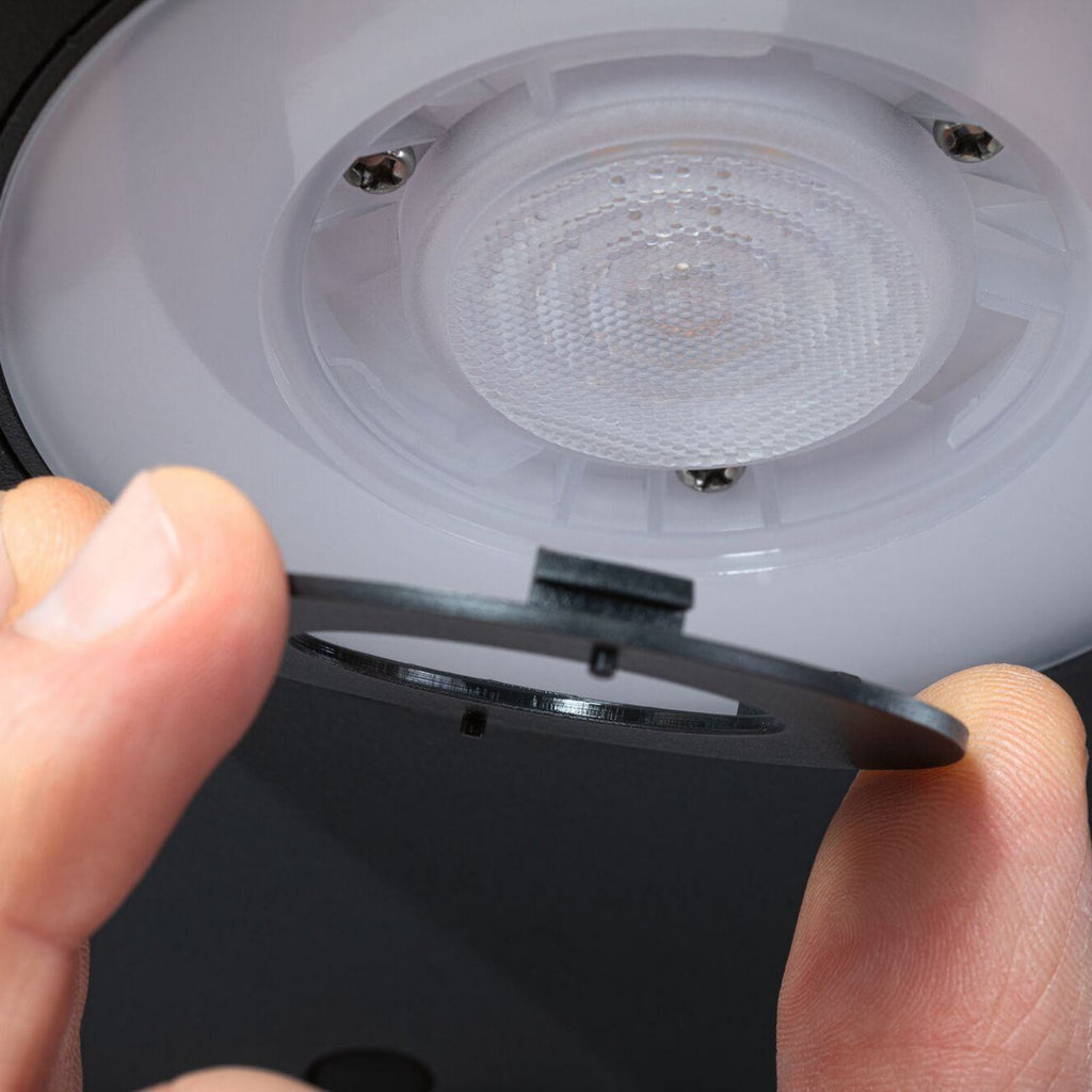 LED utevegglampe Silma med bevegelsessensor antrasitt IP44 montert utendørs