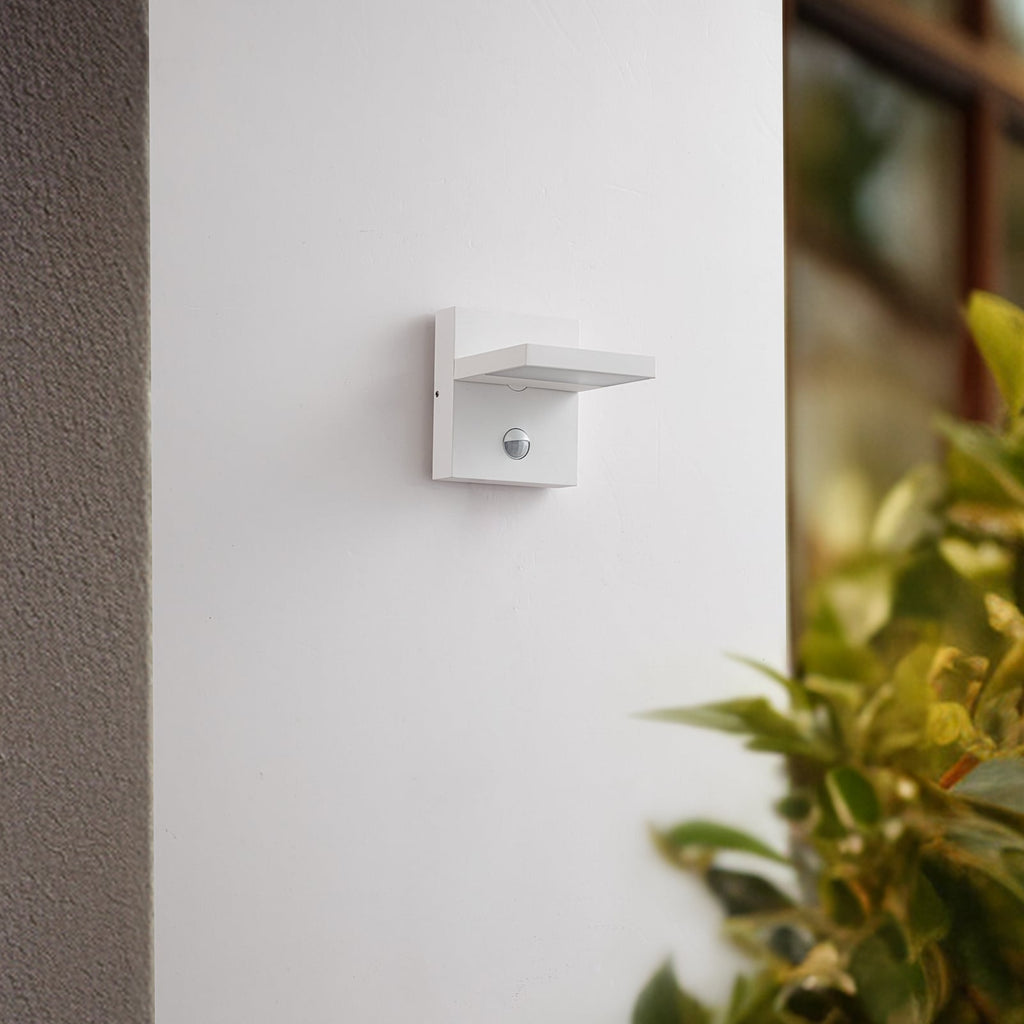 LED utevegglampe Silvan med bevegelsessensor hvit IP54 detalj av bevegelsessensor