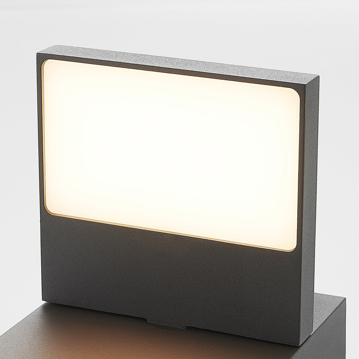 LED utevegglampe Silvan antrasitt aluminium lys i mørket