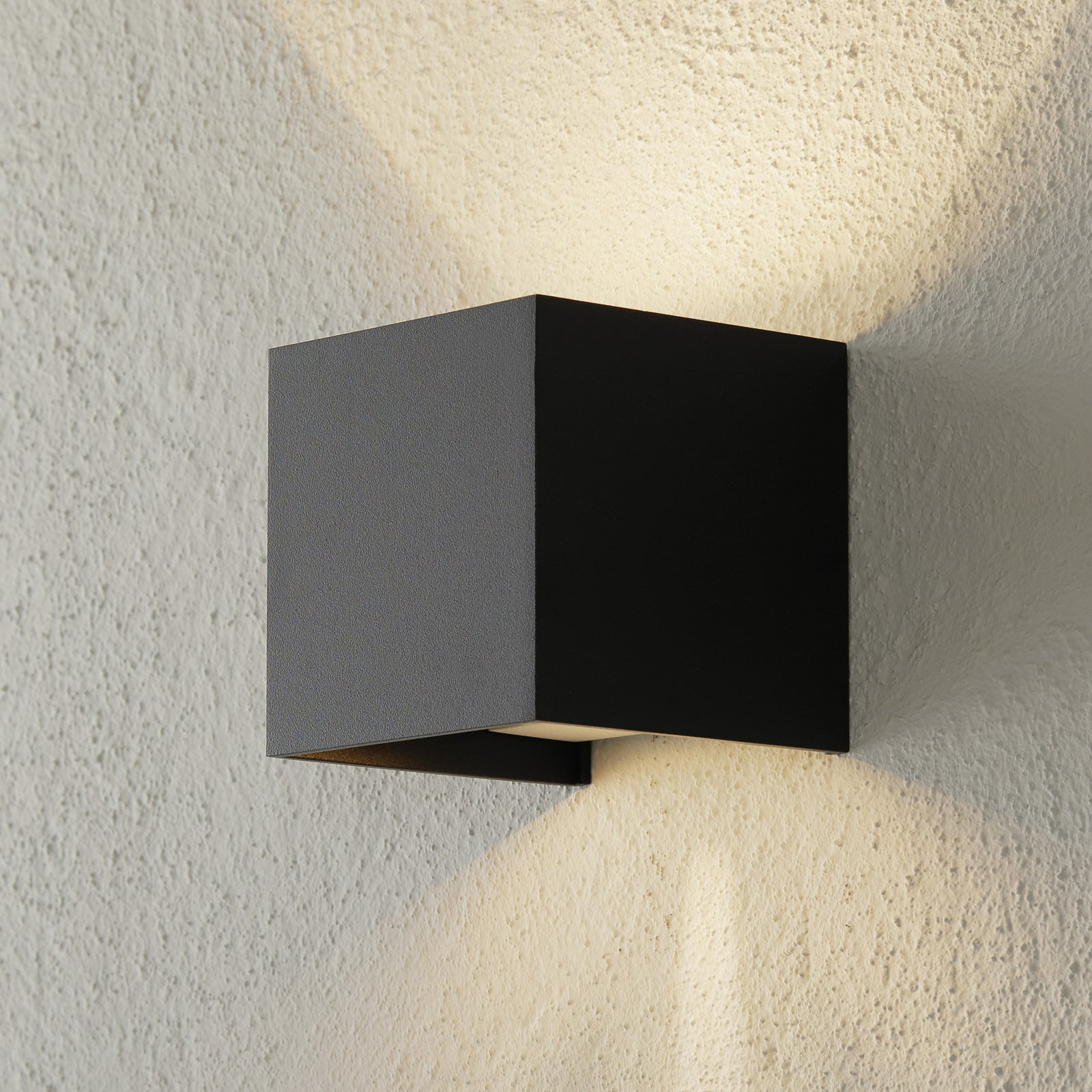 LED utevegglampe Siri 44 opp/ned dimbar svart IP54 forfra