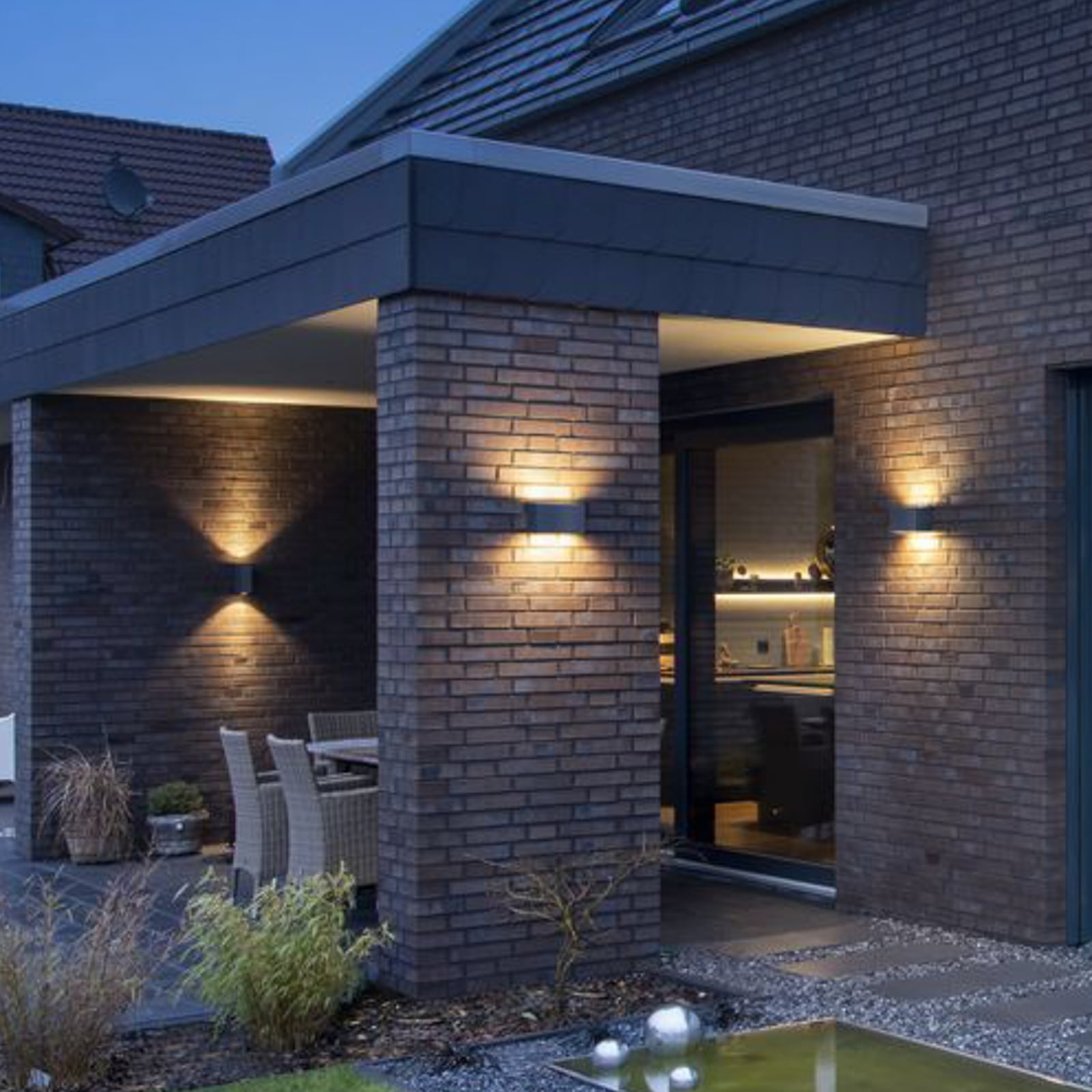 LED utevegglampe Sitra opp og ned CCT antrasitt IP44 lys oppover
