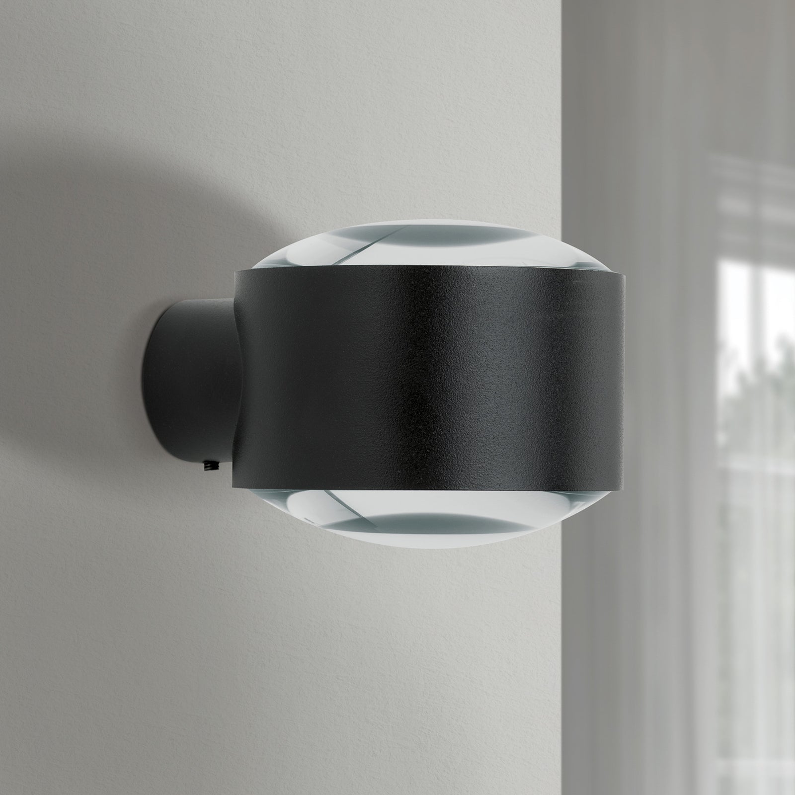 Detalj av LED utevegglampe Tatra opp/ned dimbar