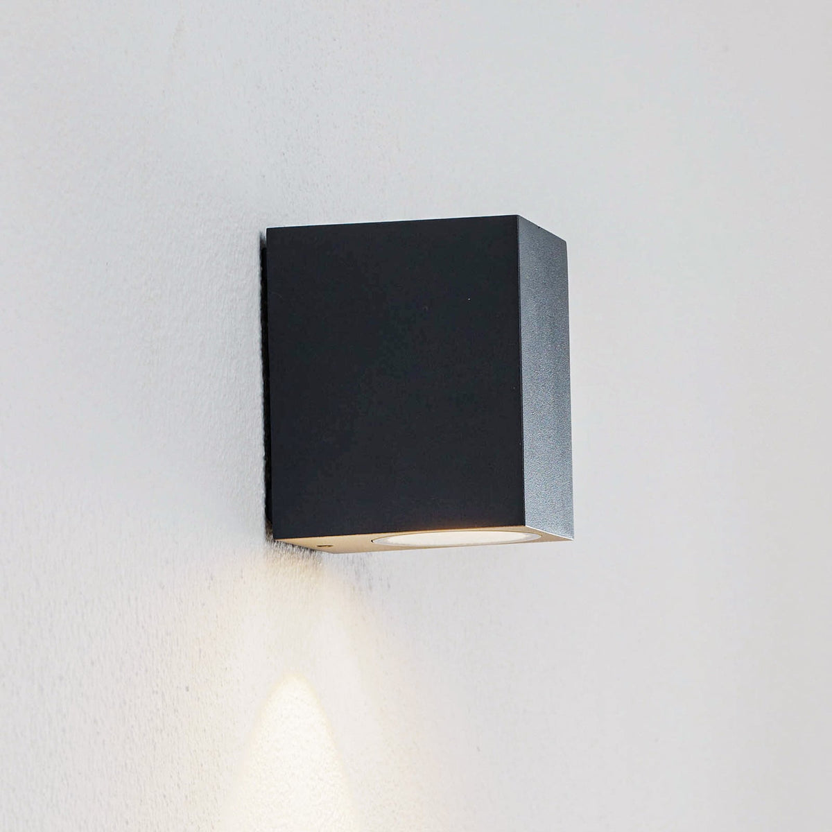 LED utevegglampe Tavi antrasitt forfra