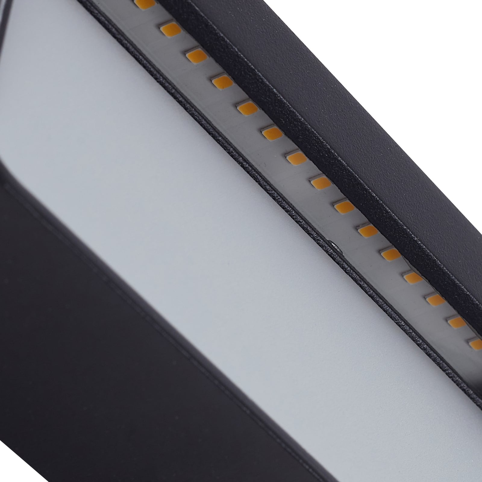 LED utevegglampe Tiburia svart aluminium monteringsdetalj