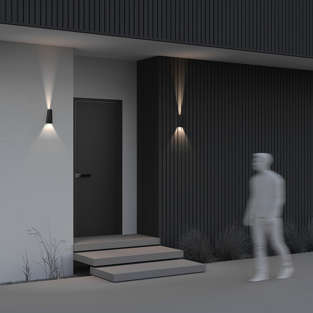Nærbilde av LED utevegglampe Times Square svart opp og ned IP54