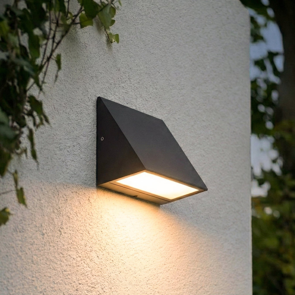 LED utevegglampe Triava svart aluminium bakside
