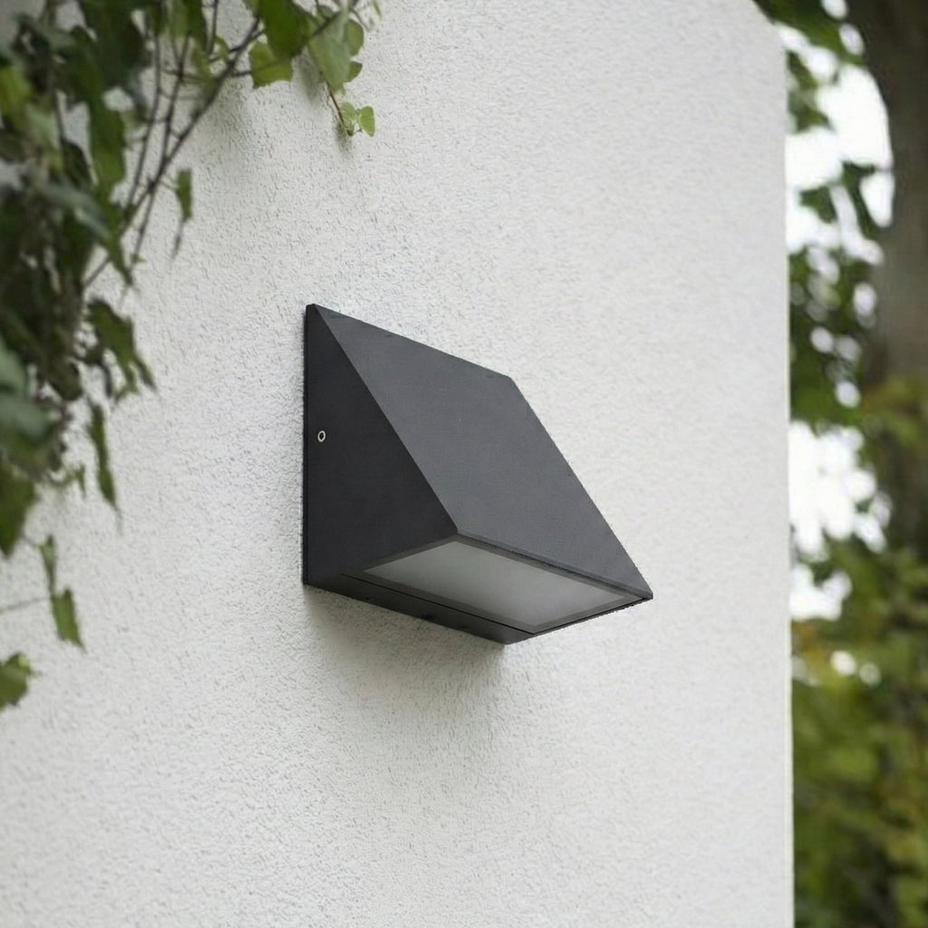 LED utevegglampe Triava svart aluminium montert på vegg