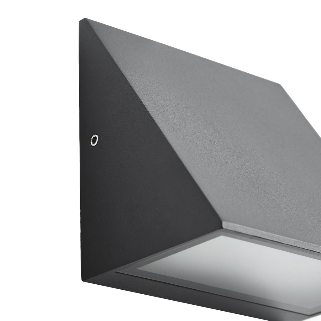 LED utevegglampe Triava svart aluminium med varmt hvitt lys