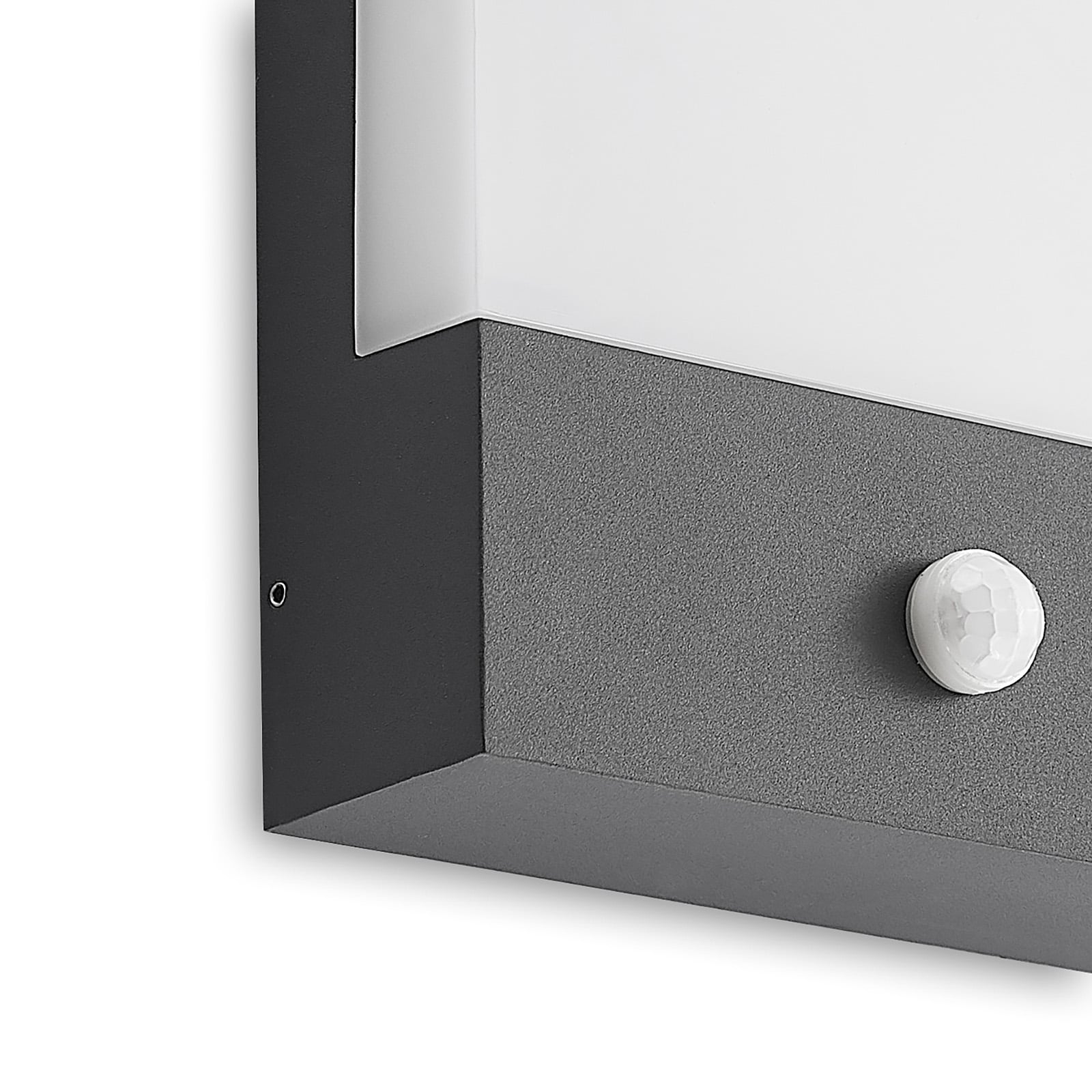 LED utevegglampe Vanira med bevegelsessensor installasjon bilde