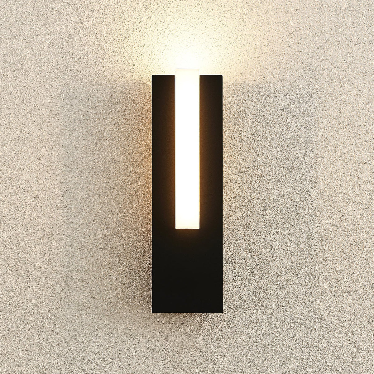 LED utevegglampe Virgalia antrasitt montert utendørs