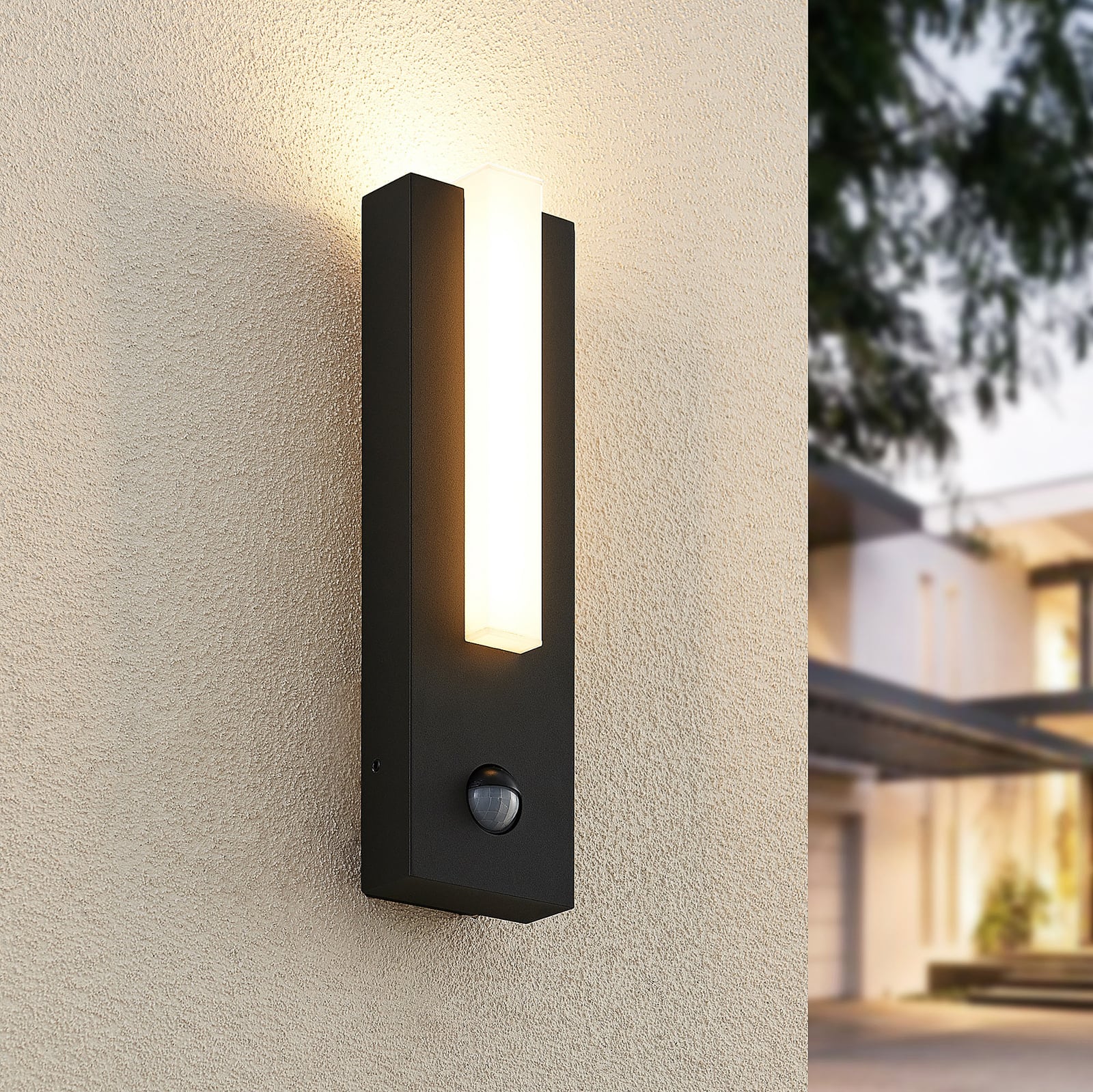 LED utevegglampe Virgalia med bevegelsessensor grafitt forfra