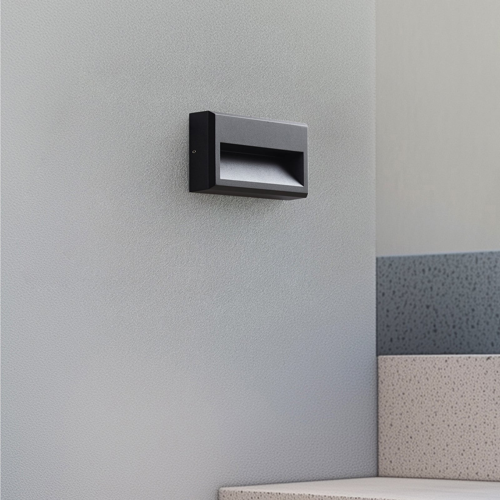 LED utevegglampe Weno svart aluminium detalj av glass og ramme