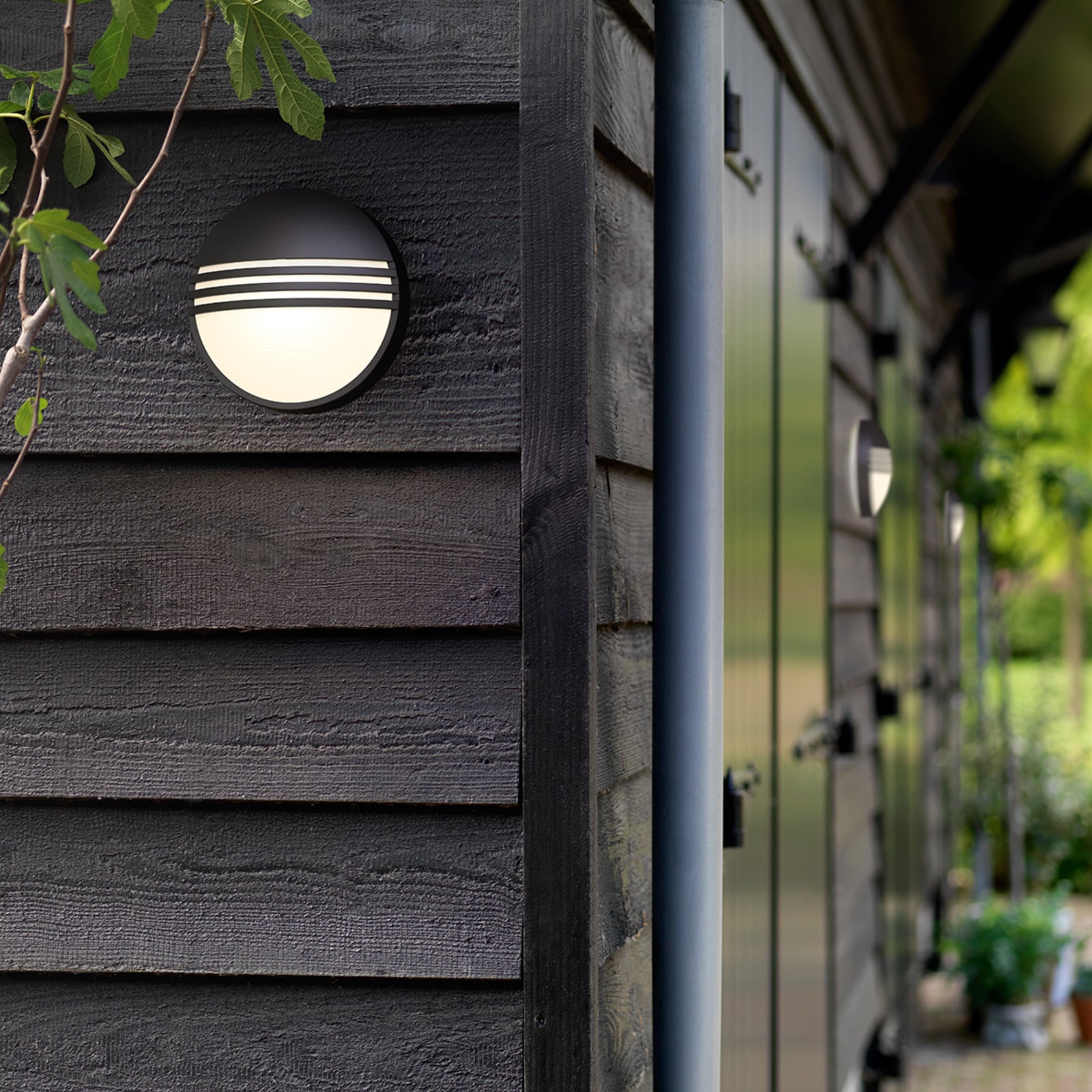 LED utevegglampe Yarrow svart Ø21 cm IP44 detalj av lysdiffusor