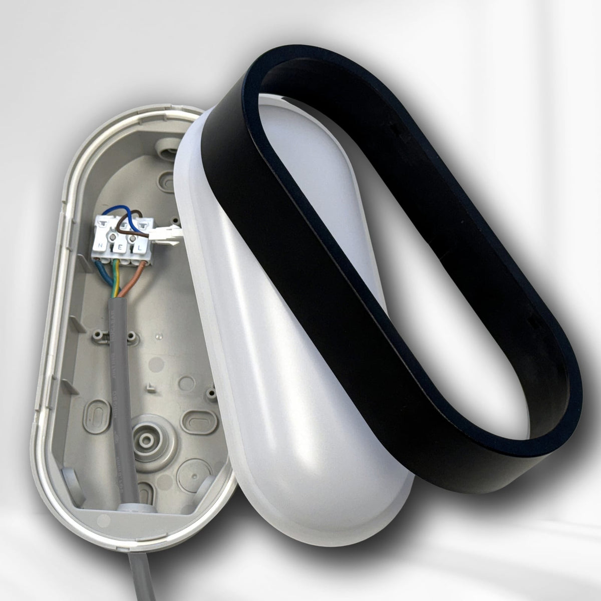 LED utevegglampe Zella Neo XL fra siden med IP54 beskyttelse