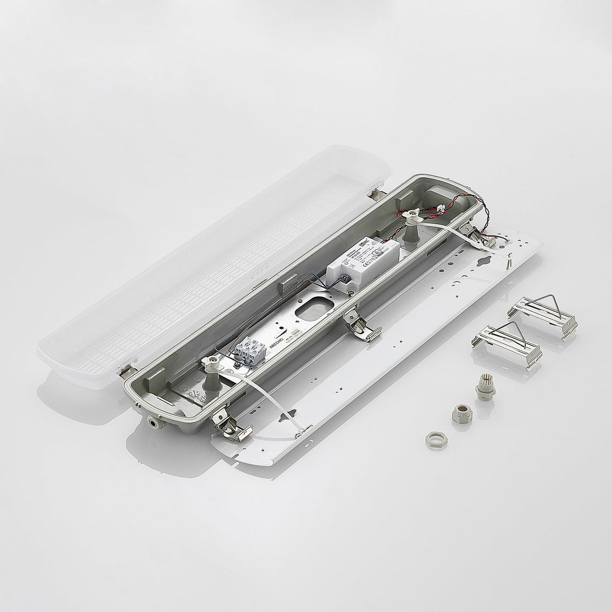 LED våtromsarmatur Rao 61,8 cm IP65 hvit i bruk