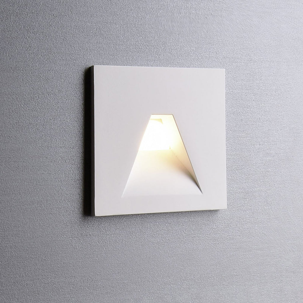 LED vegginnbyggingslampe Alwaid hvit 7,5x7,5 cm vinklet forfra
