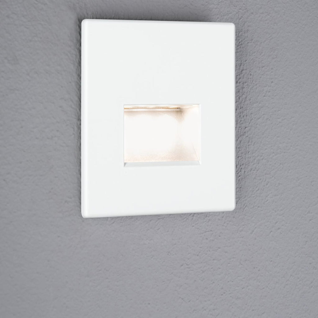 LED vegginnbyggingslampe EDGE hvit plast montert i vegg