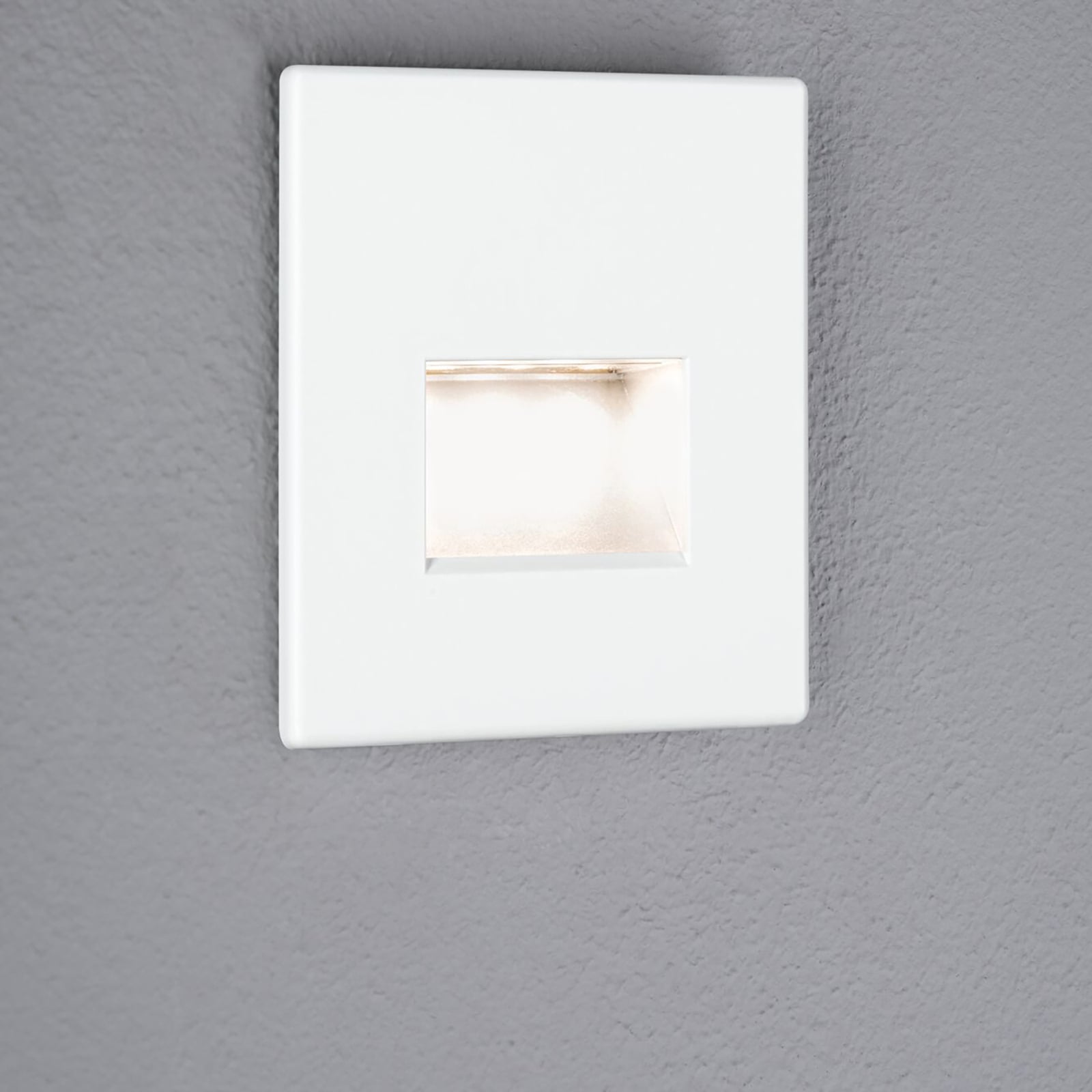 LED vegginnbyggingslampe EDGE hvit plast montert i vegg